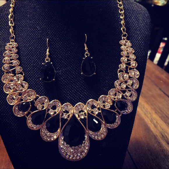 Women’s Jewlery Set - Picture 1 of 1